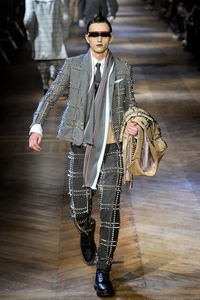 Look 3
